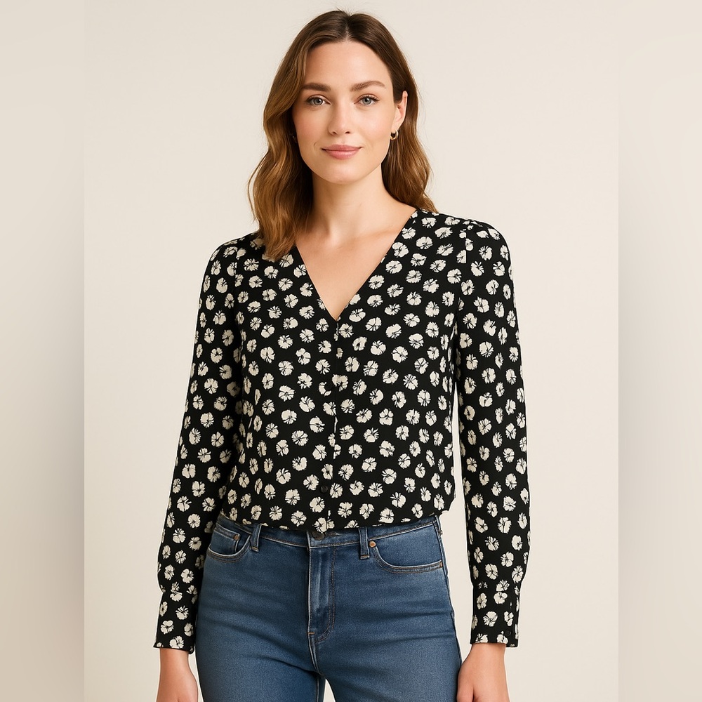 Black and White Fitted Long Sleeve Blouse with Notched Collar